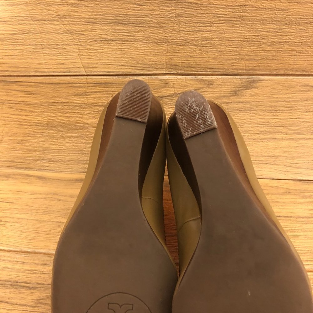 Tory Burch Caroline Wedge heeled slip on leather, 7 - Picture 9 of 14